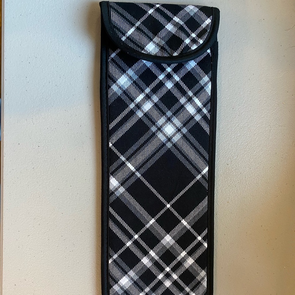 💥THIRTY-ONE CURLING/FLAT IRON SLEEVE💥